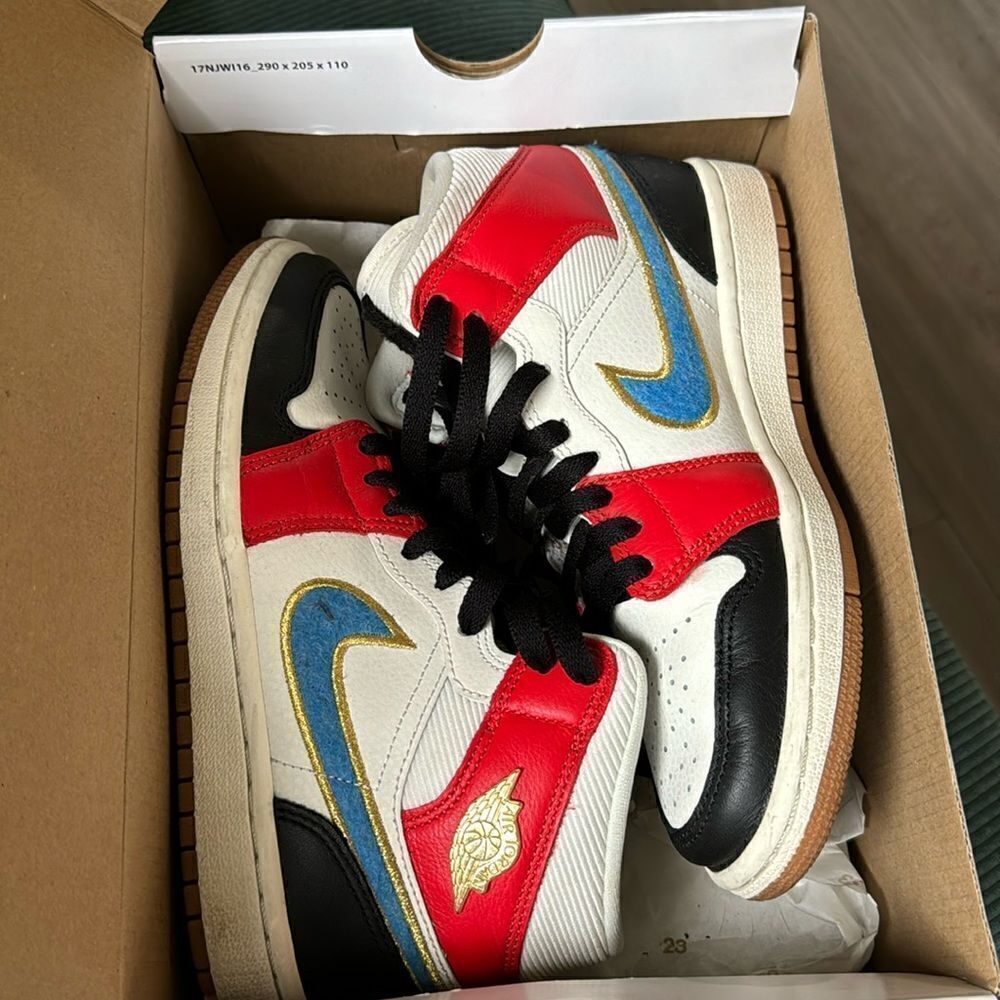 COPY - Women Jordan 1 mid se